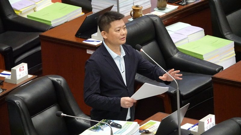 高雄市副議長曾俊傑(圖)14日在議會質詢表示,高雄輕軌車禍消息頻傳,盼市府朝「零事故」目標努力。(曾俊傑提供)中央社記者蔡孟妤傳真 114年10月14日