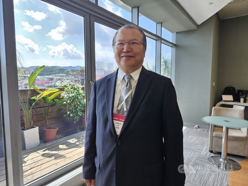 廣越董事長吳朝筆(圖)表示,美國對等關稅大致底定,成衣品牌客戶開始調整產區分布,其中廣越的約旦廠稅率為15%,低於其他主要紡織生產基地如越南的20%、印尼的19%,具稅率優勢,訂單湧入。中央社記者曾仁凱攝 114年10月15日
