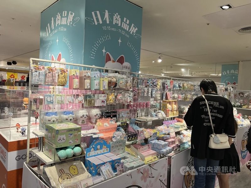 台中新光三越百貨週年慶16日將開跑，指標性活動「日本商品展」15日搶先登場，集結58家日本人氣名店，其中18家為初登場。中央社記者郝雪卿攝   114年10月15日