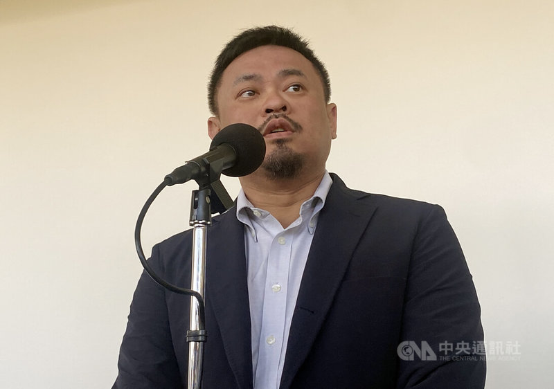 長榮空服員抱病上班返台離世引發外界對於勞工請病假關注,勞團呼籲職業安全衛生法修法應該納入「病假權」。勞動部長洪申翰(圖)15日在立法院指出,若因勞工請病假就沒收全勤獎金不合理,未來會用制度性要求來保障勞工權益。中央社記者吳欣紜攝 114年10月15日