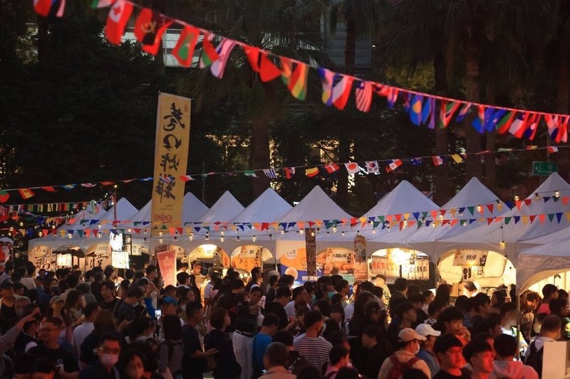 由高雄市觀光局主辦的2025高雄鹹酥雞嘉年華,將於11月15、16日在大遠百追夢廣場舉行。2024年活動吸引逾10萬人次參與。(高雄市觀光局提供)中央社記者蔡孟妤傳真 114年10月15日