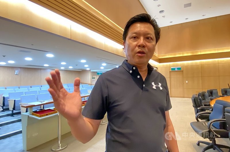 新北市副市長朱惕之(圖)15日受訪時表示,避難應因時制宜,不同災難須有不同因應模式,若預知災害可能造成嚴重後果,就該全面撤離;關鍵在於時間、資源與人力是否足夠。中央社記者黃旭昇新北市攝 114年10月15日