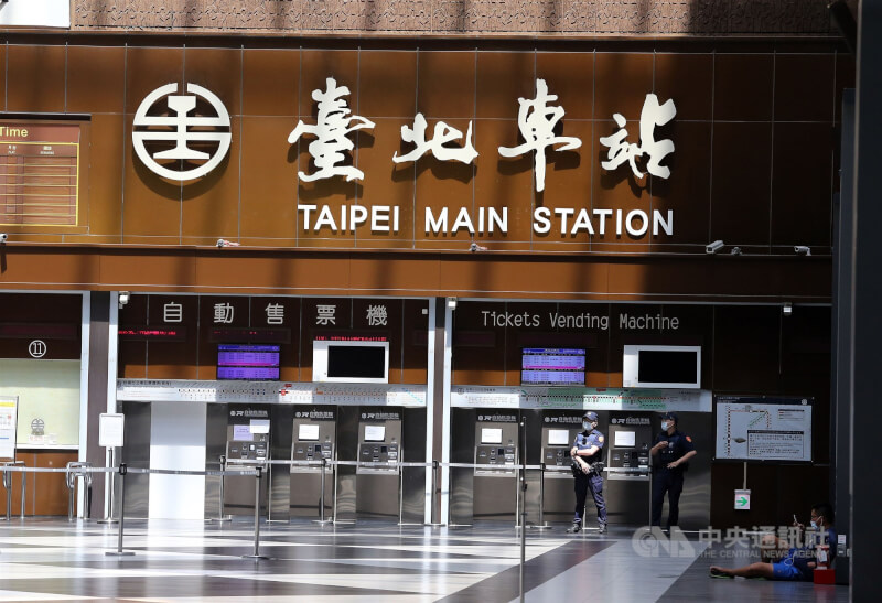 圖為台北車站大廳。（中央社檔案照片）