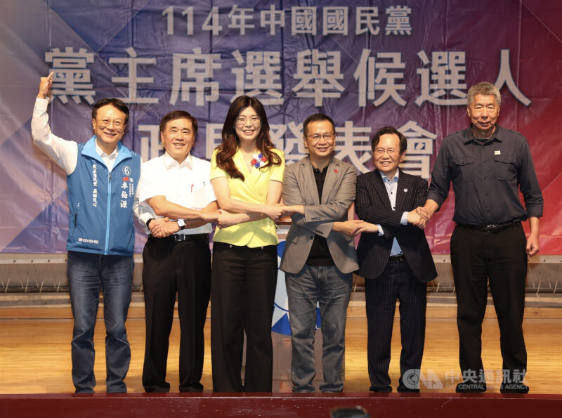 中國國民黨黨主席選舉候選人政見發表會12日在台北市議會禮堂舉行，候選人卓伯源（左起）、郝龍斌、鄭麗文、羅智強、蔡志弘及張亞中出席。（中央社檔案照片）