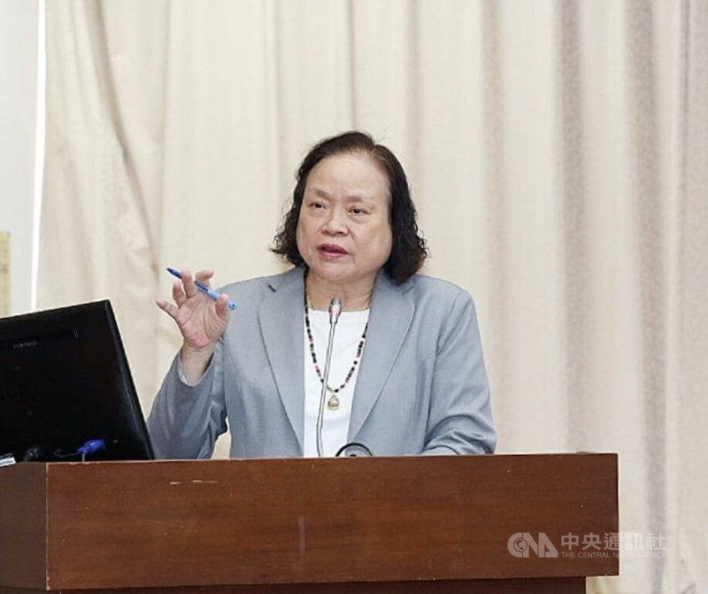行政院主計總處主計長陳淑姿(圖)15日上午赴立法院財委會進行業務報告,國民黨立委林德福關切台灣之盾議題,並憂心台灣之盾可能排擠其他預算。中央社記者郭日曉攝 114年10月15日