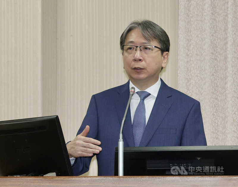 立委關切台灣的共諜案件比歐美國家多,國安局長蔡明彥(圖)15日在立法院外交及國防委員會表示,這代表中共在台灣進行情報滲透活動非常積極,國安情報團隊和司法檢調機關有協力運作機制,所以近年偵辦比較多的國安案件。中央社記者張皓安攝 114年10月15日
