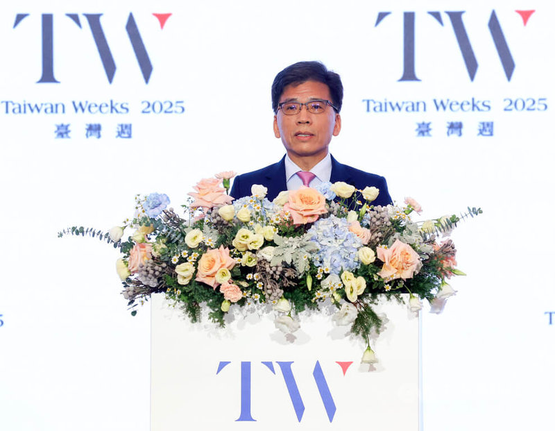 金管會台灣週開幕式活動15日登場,金管會主委彭金隆(圖)表示,推動台灣成為亞洲資產管理中心是當前最重要的發展政策,過去一年多來,透過鬆綁法規、高雄專區等具體措施,正一步步將理想化為現實。中央社記者張新偉攝 114年10月15日