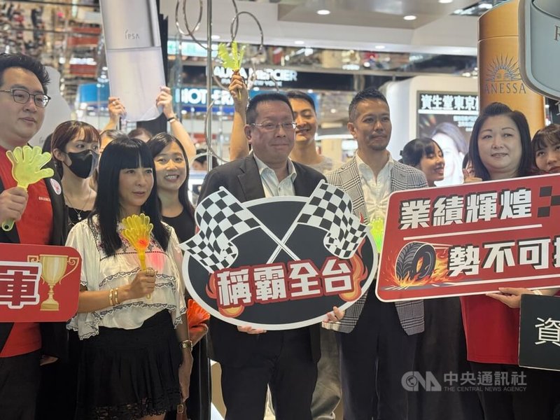 新光三越第2波週年慶開跑,近期復業的台中店首度加入,首日業績目標上看新台幣20億元。中央社記者曾智怡攝 114年10月16日