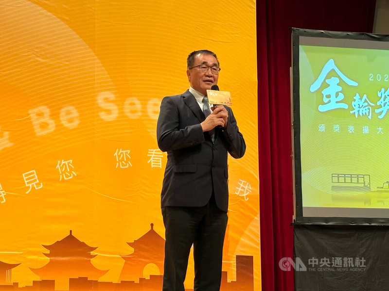 對於台新新光金控總經理林維俊稱與台北市政府立場都是要留下輝達(NVIDIA),副市長李四川表示,市府已發公文給新壽,若願意合意解約,就請新壽回文告知,若不願意也請坦白告訴市府。圖為李四川16日出席台北市第30屆金輪獎頒獎典禮。中央社記者陳昱婷攝 114年10月16日