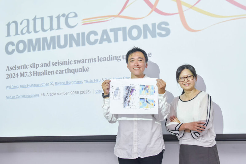 台灣師範大學研究民國113年的花蓮0403地震,發現經歷3年的「孕震」過程,而深部「無震滑移」(aseismic slip)扮演關鍵推手角色。左起團隊成員博士後研究員彭葦、地球科學系教授陳卉瑄。(台師大提供)中央社記者陳至中傳真 114年10月16日