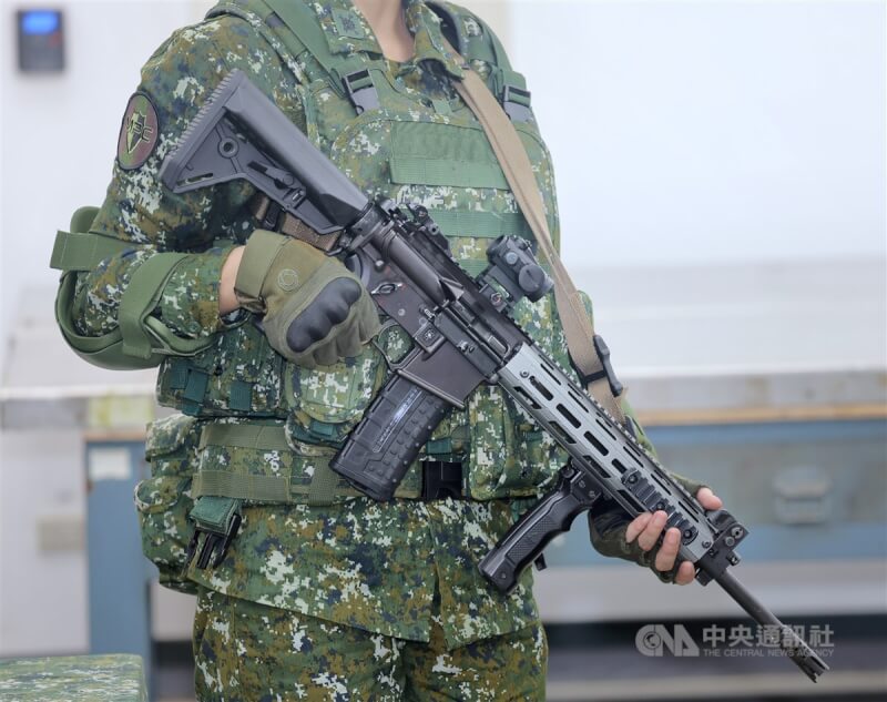 新式T112戰鬥步槍。(中央社檔案照片)
