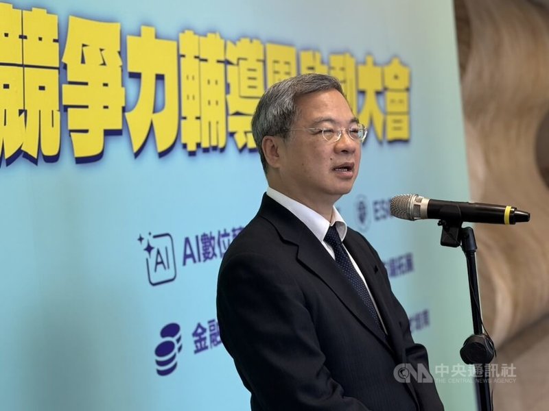 經濟部長龔明鑫受訪指出,根據輝達所設條件,經濟部所提供的替代方案,並不比北士科T17、T18差。中央社記者曾智怡攝 114年10月17日