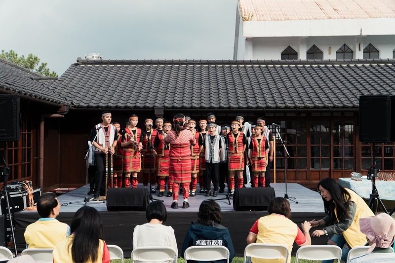 2025六龜觀光藝文季以「音樂串起山城熱情」為主題，11月將在高雄六龜老街登場，六龜區公所邀請客家劇團、客家歌手、客家電音樂團、在地樂團、育幼院合唱團等演出。圖為2024年活動情形。（六龜區公所提供）中央社記者林巧璉傳真　114年10月17日