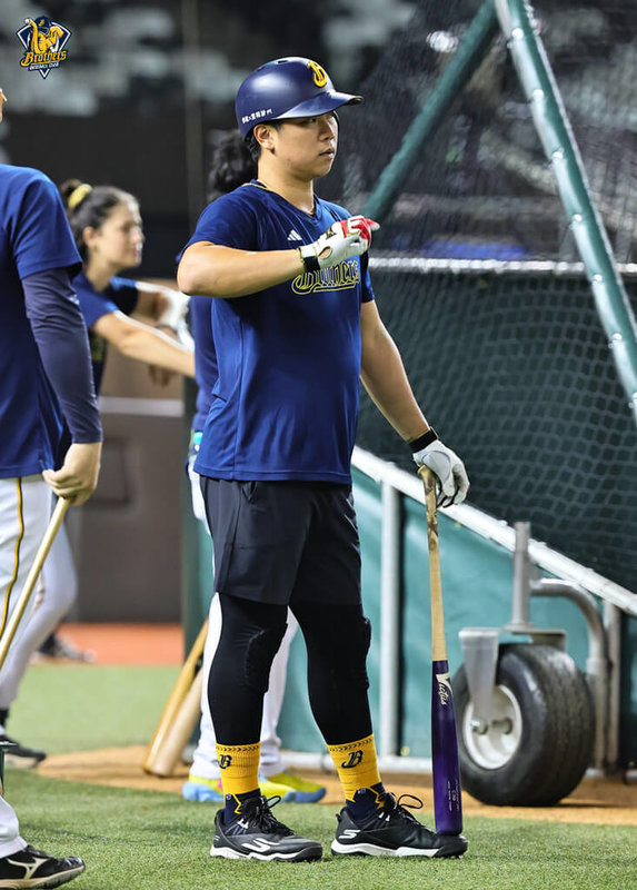中職中信兄弟隊將與樂天桃猿隊爭搶年度總冠軍,兄弟野手詹子賢(圖)先前因父親過世請假,他17日受訪時感謝大家關心,也表示接下來會努力幫助球隊拿下最重要的總冠軍。(中信兄弟提供)中央社記者謝靜雯傳真 114年10月17日