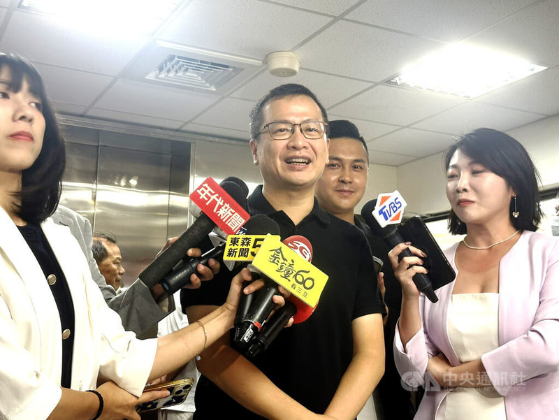 國民黨主席選舉18日投票,候選人羅智強在投票前受訪表示,投票率愈高,代表這個黨的連結度愈高,所以希望今天會有好的投票率。中央社記者劉冠廷攝 114年10月18日