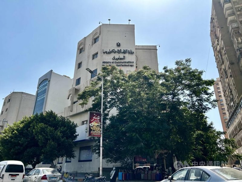 由於埃及政府積極推動數位基礎設施和部署5G網路,資通訊業2024/25財年第4季成長率為14.6%。圖為位於開羅市中心的資通訊部大樓。中央社記者施婉清開羅攝 114年10月18日
