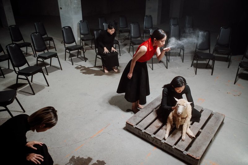 南美館將推出河床劇團XR/AI混合實境劇場作品「之間」,以劇場與科技叩問生死與存在的意義,引領觀眾進入一場如夢似幻、身歷其境的數位幻境。(南美館提供)中央社記者趙靜瑜傳真 114年10月19日