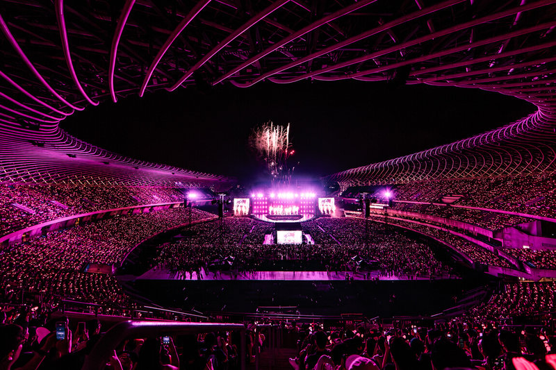 韓國女團「BLACKPINK」於18日二度重返高雄國家體育場開唱,吸引超過5萬名歌迷同樂。(Live Nation Taiwan提供)中央社記者王心妤傳真 114年10月19日