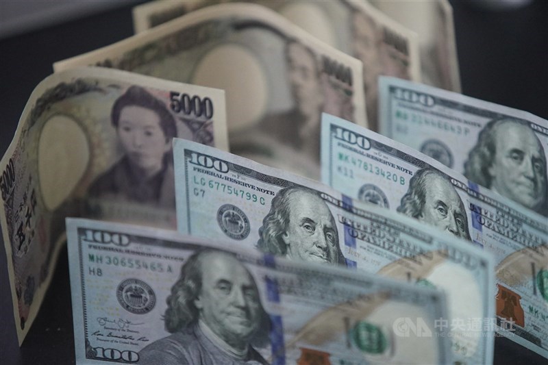 金管會統計顯示,8月底本國銀行外幣存款餘額為新台幣14兆8472億元,月增4729億元,單月增量創下近3年單月新高、史上次高紀錄。(中央社檔案照片)