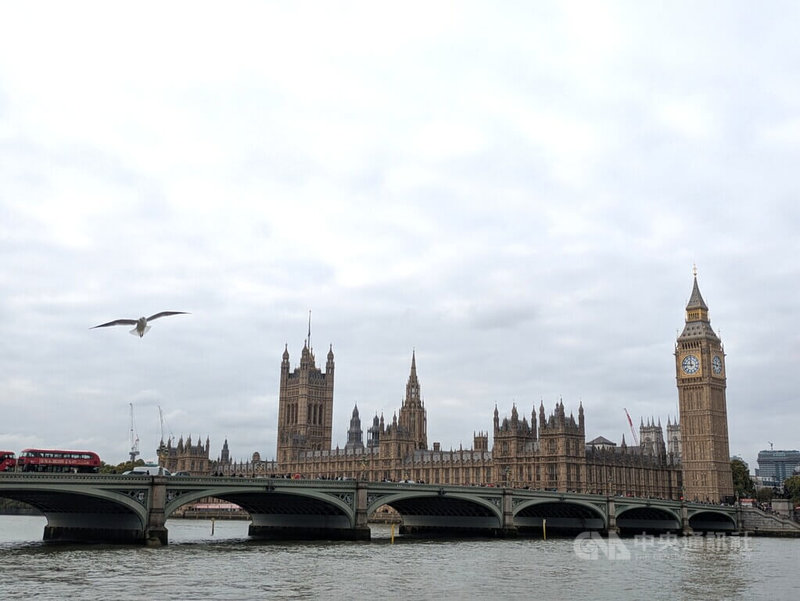 英國國會共諜疑雲持續延燒,2位主要受牽連的國會議員19日致函首相施凱爾,要求制裁與國會共諜案有關的中方官員。圖為英國國會大廈。中央社記者陳韻聿倫敦攝 114年10月20日