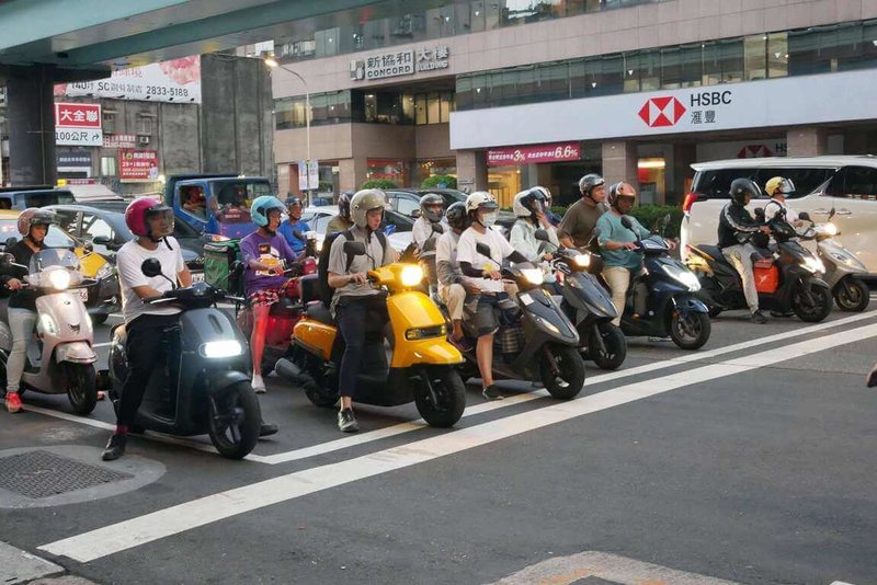 台灣智慧移動產業協會(SMAT)20日公布「電動機車政策2025民意大調查」,SMAT引述調查結果表示,超過8成受訪民眾期盼政府積極推動電動機車政策。(SMAT提供)中央社記者鍾榮峰傳真 114年10月20日