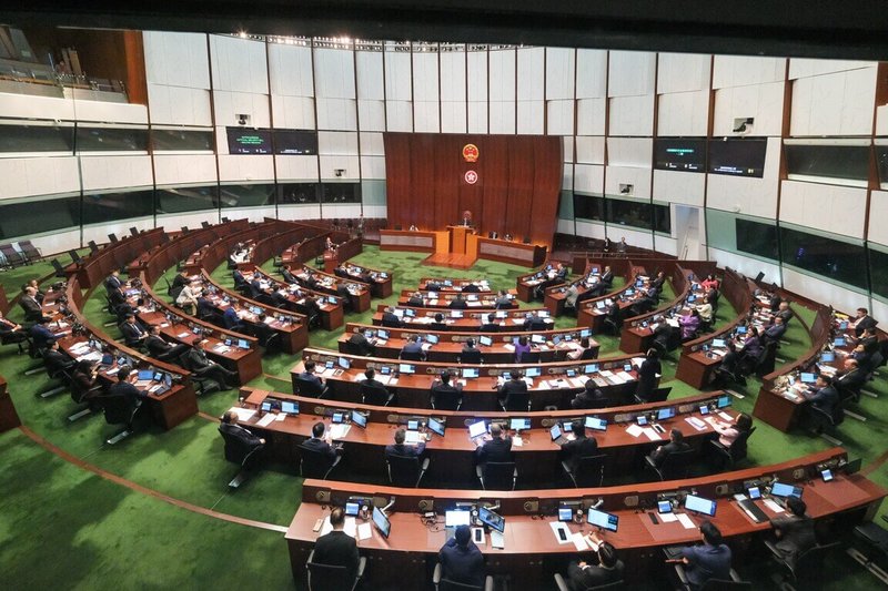 今年12月香港立法會將舉行選舉,傳有意參選者包括多名港區人大代表、中資機構代表,甚至沒有從政經驗的奧運金牌得主。圖為立法會開會情況。(中新社提供)中央社 114年10月20日