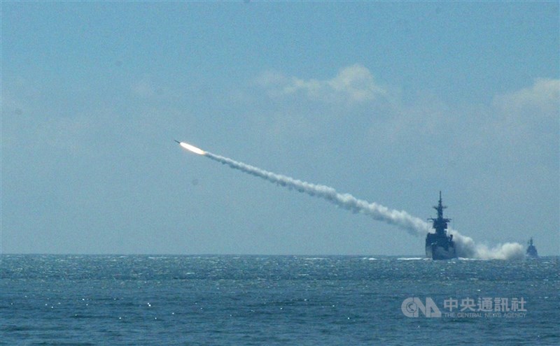 圖為漢光演習期間,濟陽艦發射魚叉飛彈。(中央社檔案照片)