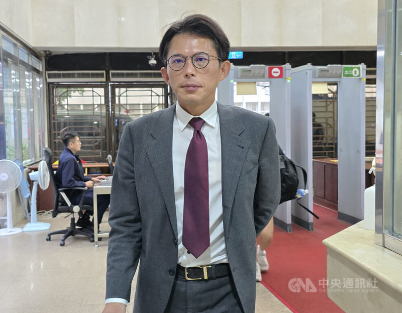 民眾黨走讀活動衝突造成8警受傷。台北市警方依違反集會遊行法等罪將民眾黨主席黃國昌移送偵辦。台北地檢署20日傳喚黃國昌說明。中央社記者林長順攝 114年10月20日