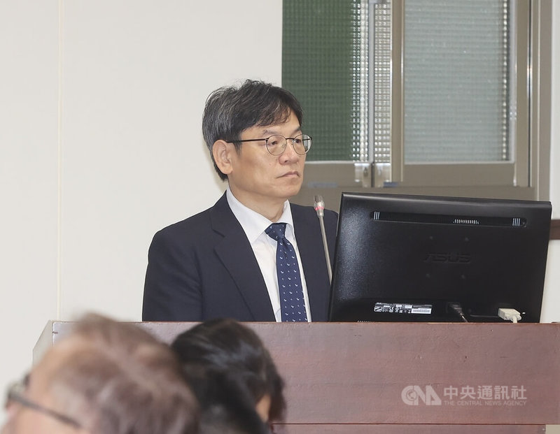 政府推動AI新十大建設,國發會主委葉俊顯20日在立法院透露,經濟部正在規劃細節,目前傾向矽光子產業開發落腳高雄。中央社記者郭日曉攝 114年10月20日