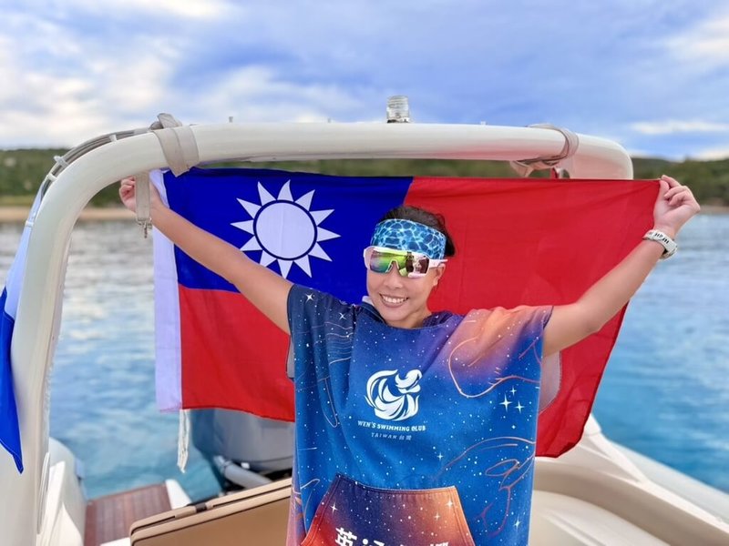 台灣長泳女子好手許汶而21日再度挑戰自我,完成泳渡15公里博尼法喬(Bonifacio)海峽壯舉。(許汶而提供)中央社記者黎建忠傳真 114年10月21日