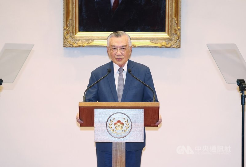 APEC領袖代表林信義(圖)21日在行前記者會中表示,他將積極與各會員國領袖代表、企業代表交流,展現台灣是國際社會當中良善、可信賴且負責任的夥伴,為台灣凝聚更多國際支持和友誼。中央社記者郭日曉攝 114年10月21日