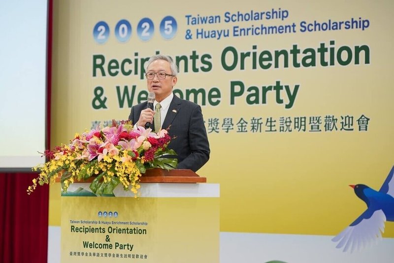 外交部與教育部20日共同舉辦「114學年度台灣獎學金及華語文獎學金新生歡迎會」，外交部政務次長吳志中（圖）出席致詞。（外交部提供）中央社記者楊堯茹傳真 114年10月21日