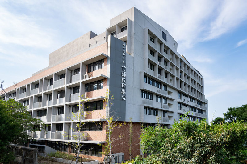 清華大學竹師教育學院大樓21日正式啟用,為地上8層、地下2層、總面積約8000坪建物,匯聚教育學院7系、3所、1學士班所有空間,實現教育學院首次「聚在一起」的目標。(清華大學提供)中央社記者魯鋼駿傳真 114年10月21日