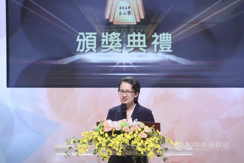 副總統蕭美琴(圖)21日晚間在台北出席「2025第22屆國家品牌玉山獎頒獎典禮」,致詞感謝企業對國家整體產業的貢獻,也恭喜所有獲獎公司和品牌。中央社記者鄭清元攝 114年10月21日