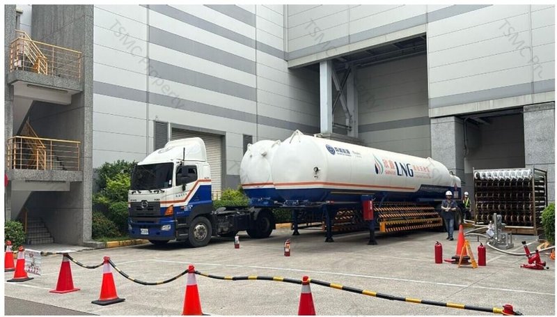 為確保科技大廠不因天然氣管線歲修或異常導致供氣中斷,森崴能源21日表示,子公司欣鑫天然氣以自有槽車採陸運模式,提供天然氣臨時供氣服務,能緊急機動式供應企業液化天然氣(LNG)、維持生產不中斷。(森崴能源提供)中央社記者潘智義傳真 114年10月21日