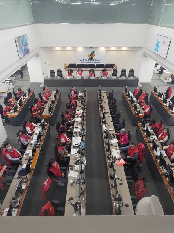 受東北季風及低氣壓影響,中央災害應變中心21日表示,雙北市和宜蘭縣共發布土石流紅色警戒22條,新北市還有1處大規模崩塌紅色警戒。(中央災害應變中心提供)中央社記者黃麗芸傳真 114年10月21日