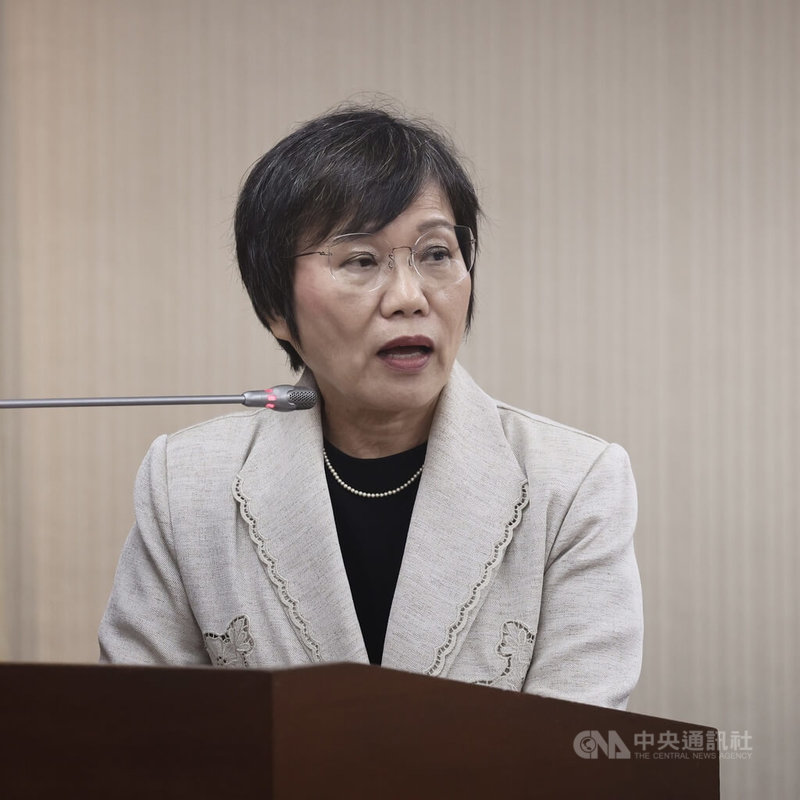 藝人閃兵案延燒,役男體位區分標準修正受矚。內政部長劉世芳22日在立法院說,5月已與國防部啟動修法程序,112年役男免役率高達16%,對照健保資料庫後認為不可能這麼高,發現過程可能涉及造假。中央社記者王飛華攝 114年10月22日