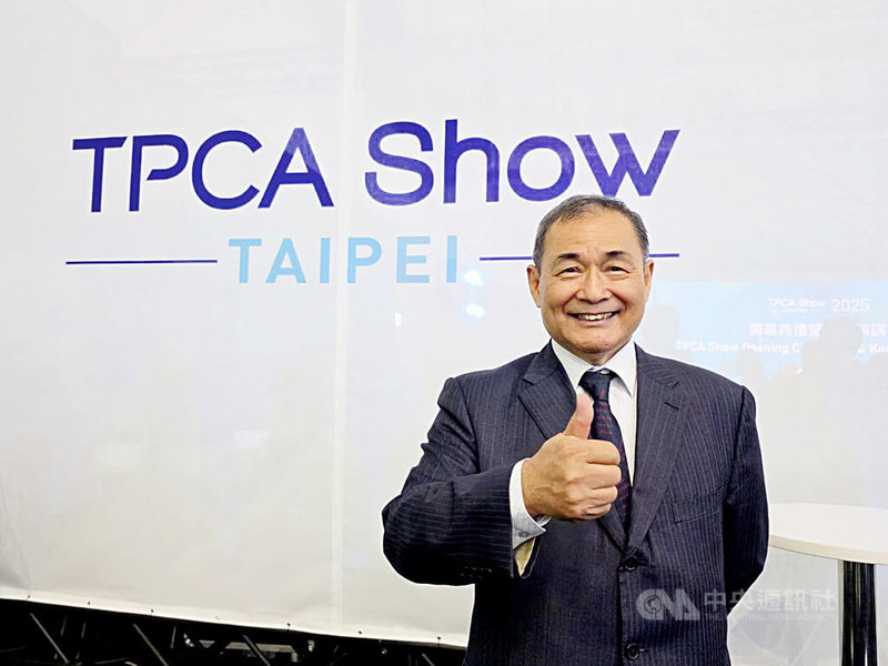 欣興董事長曾子章表示,「有人說AI要旺10年以上」,印刷電路板(PCB)也靠自駕車、工業機器人、軍事太空等支撐。中央社記者江明晏攝 114年10月22日