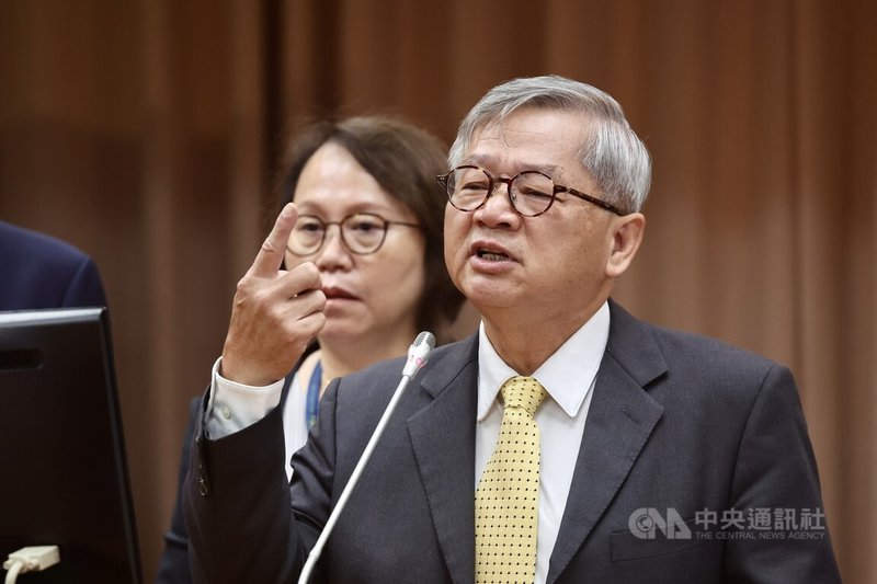 國科會主委吳誠文22日在立法院強調,台積電等高科技產業的技術「絕對不會外流」,鼓勵台灣強勢產業向外擴散、提升國際影響力,台灣經濟才會愈來愈好。中央社記者王飛華攝114年10月22日