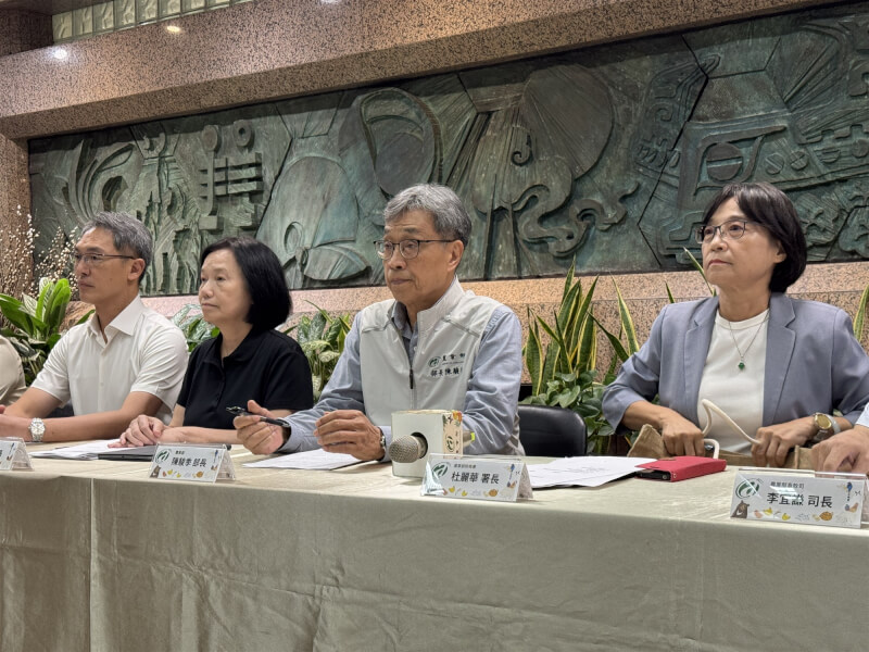 農業部22日開記者會,說明台中出現疑似非洲豬瘟案例。中央社記者張皓安攝 114年10月22日