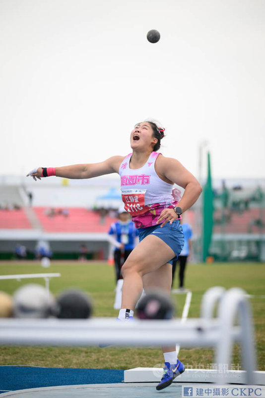 114年全國運動會在雲林,22日進行女子鉛球決賽,代表桃園市出賽的江靜緣(圖)最後一擲丟出18公尺08,打破自己所保持的全國紀錄,奪得金牌。(114年全國運動會籌備處)中央社記者黎建忠傳真 114年10月22日