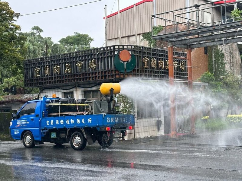 台中市養豬場疑似出現非洲豬瘟案例,宜蘭肉品市場趁著休市5天,23日展開內外部環境大清消,全力把關。(宜蘭縣政府提供)中央社記者沈如峰宜蘭縣傳真 114年10月23日