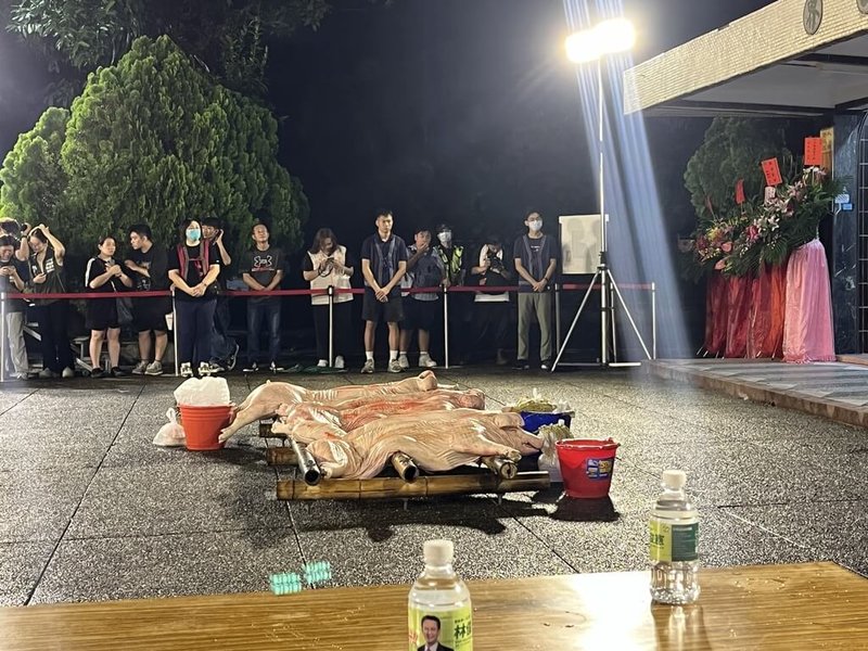 豬隻是台南東山吉貝耍西拉雅族夜祭的重要祭品,但因非洲豬瘟禁令,24日登場的夜祭,將首次以糯米塑形的「米糕豬」取代。(台南市政府提供)中央社記者張榮祥台南傳真 114年10月23日