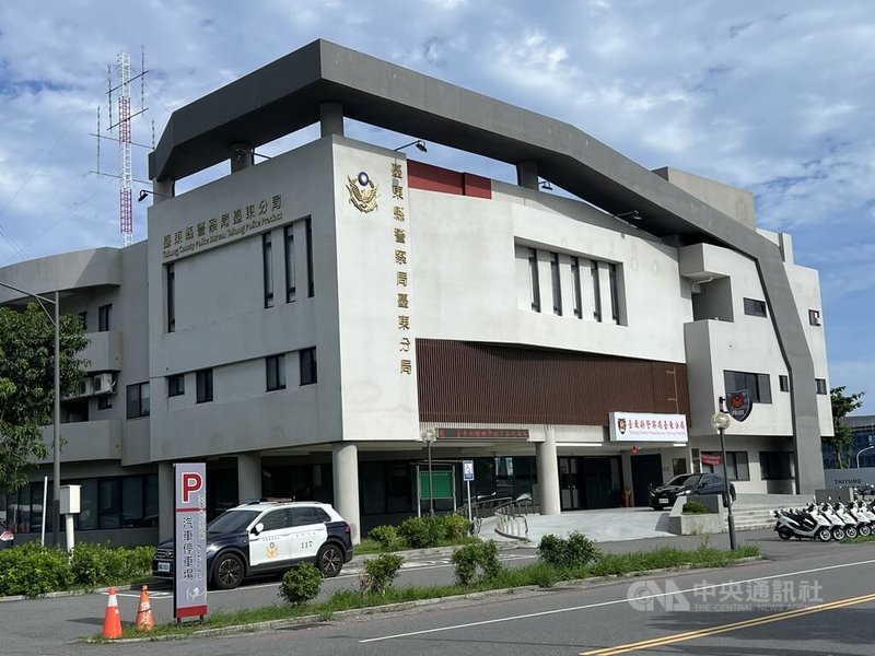 台東縣林姓員警熱愛健身,卻在勤務中前往健身房還偽造勤務表,台東縣警察局接獲檢舉展開調查,全案依偽造文書和詐欺罪移送台東地檢署偵辦。圖為台東縣警察局台東分局外觀。中央社記者盧太城台東攝 114年10月23日
