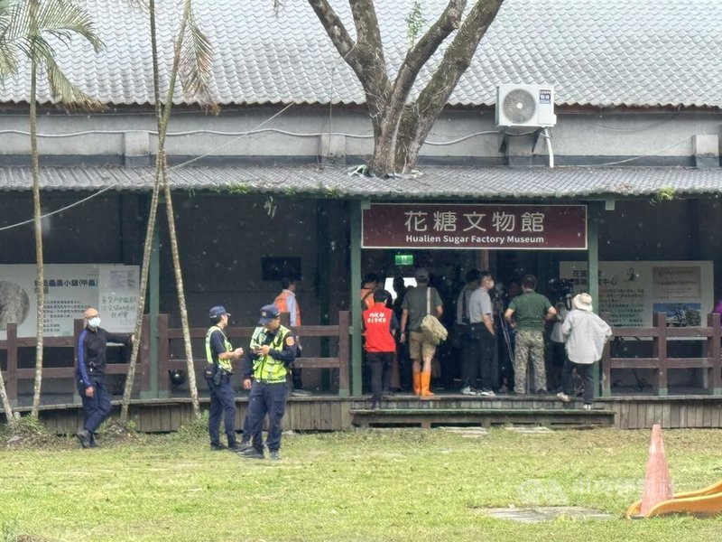 內政部國土管理署23日下午在花蓮光復糖廠文物館會議室,舉行重災戶災後中繼屋規劃及住宅協助措施說明會。中央社記者張祈攝 114年10月23日