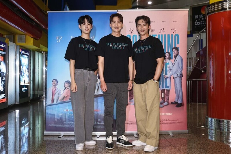 演員洪暐哲（左起）和韓星李廷鎮、温昇豪23日出席戲劇「整形過後」宣傳記者會，温昇豪特別感謝李廷鎮力挺拍戲。（六魚文創提供）中央社記者洪素津傳真　114年10月23日