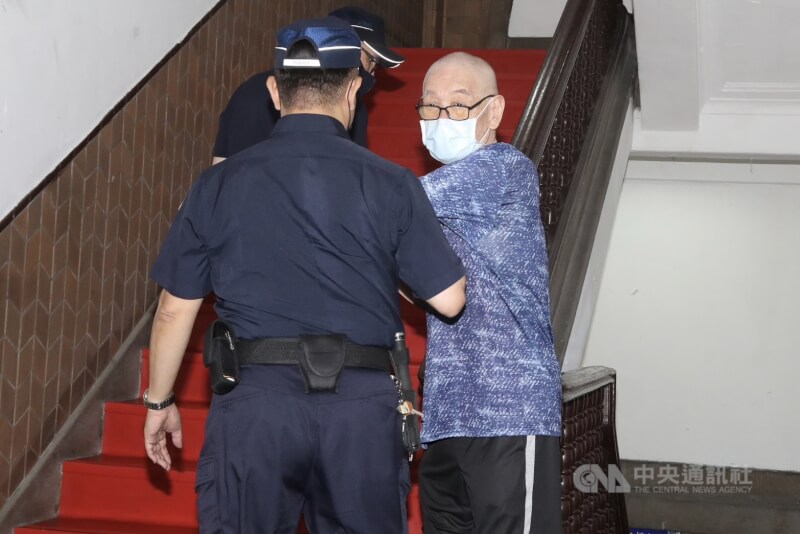 退役陸軍中將高安國(右)涉向中共軍情人員索取資金,在台灣整建武裝組織。(中央社檔案照片)