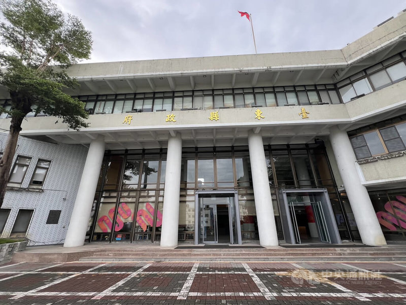 台東縣長饒慶鈴規劃115年1月1日成立「交通及養護工程處」,將整合交通規畫、道路新建、施工與維護等業務。圖為台東縣政府外觀。中央社記者盧太城台東攝 114年10月24日