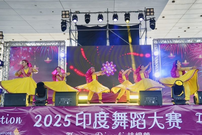 印度舞蹈大賽暨排燈節慶典24日在台中市政府前廣場舉行。(印度台北協會提供)中央社記者吳書緯傳真 114年10月24日
