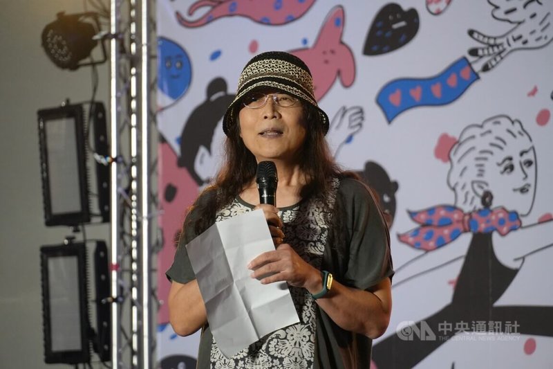 第7屆台灣跨性別遊行24日晚間在台北登場,跨性別教師、師鐸獎得主黃明真(圖)應邀到場分享,呼籲跨性別者勿因挫折失去信念,也不要因偏見否定自己。中央社記者陳至中攝 114年10月24日